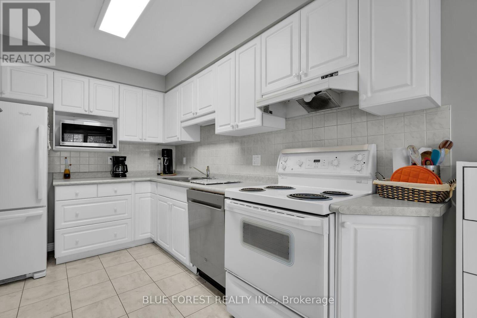 Kitchen 1 - 3 - 410 Ambleside Drive, London North (North A), ON - Indoor Photo Showing Kitchen