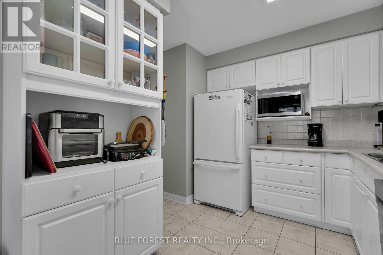 Kitchen 2 - 3 - 410 Ambleside Drive, London North (North A), ON - Indoor Photo Showing Kitchen