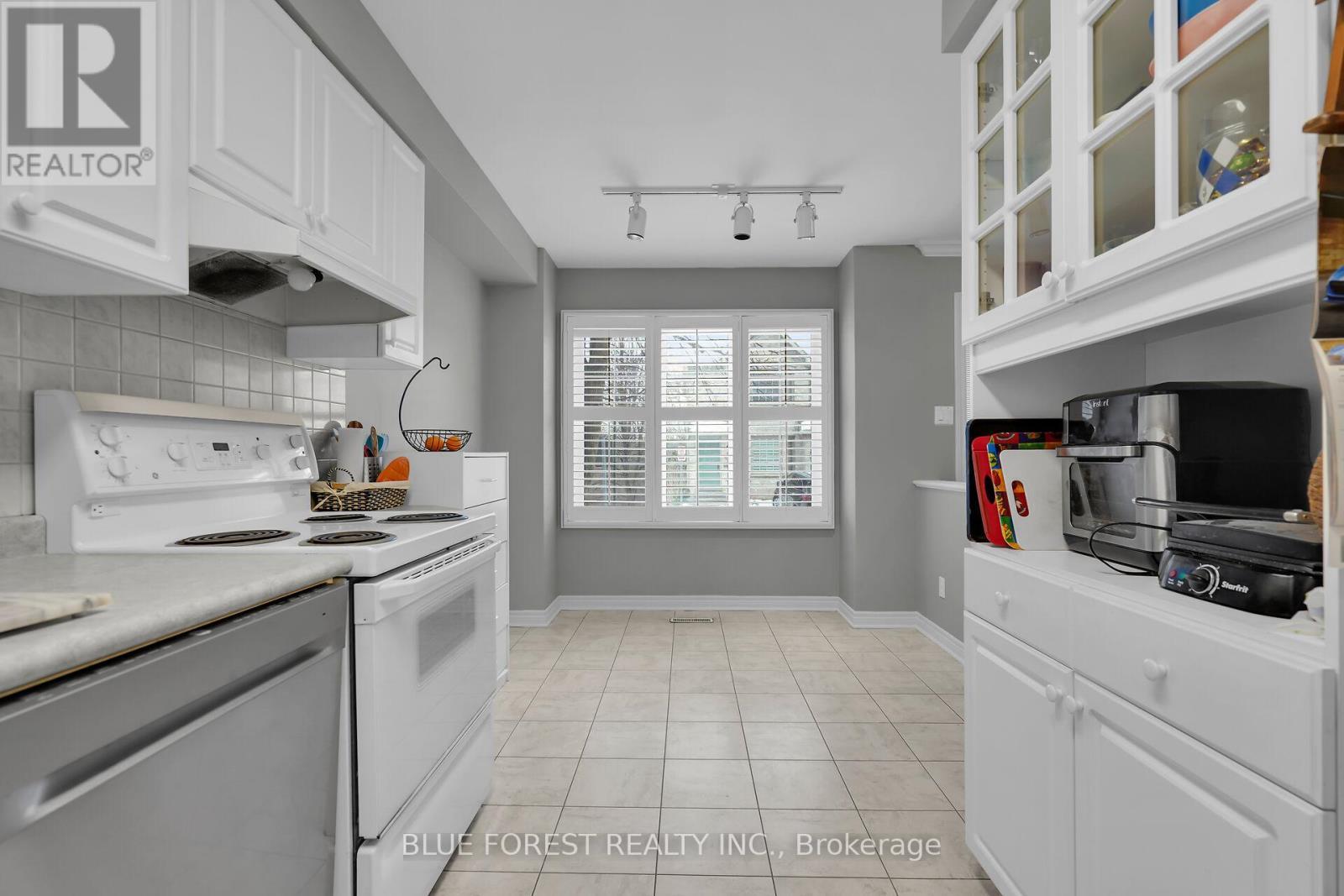 Kitchen-Breakfast Nook - 3 - 410 Ambleside Drive, London North (North A), ON - Indoor Photo Showing Kitchen