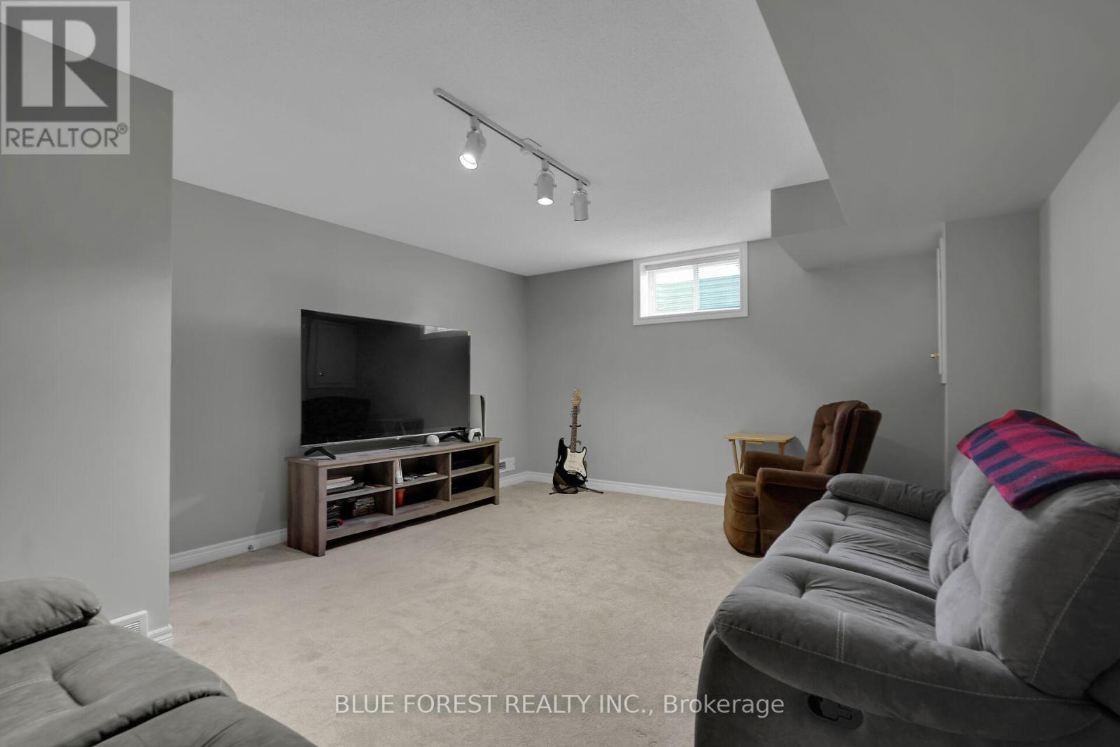 Entertainment Room 1 - 3 - 410 Ambleside Drive, London North (North A), ON - Indoor