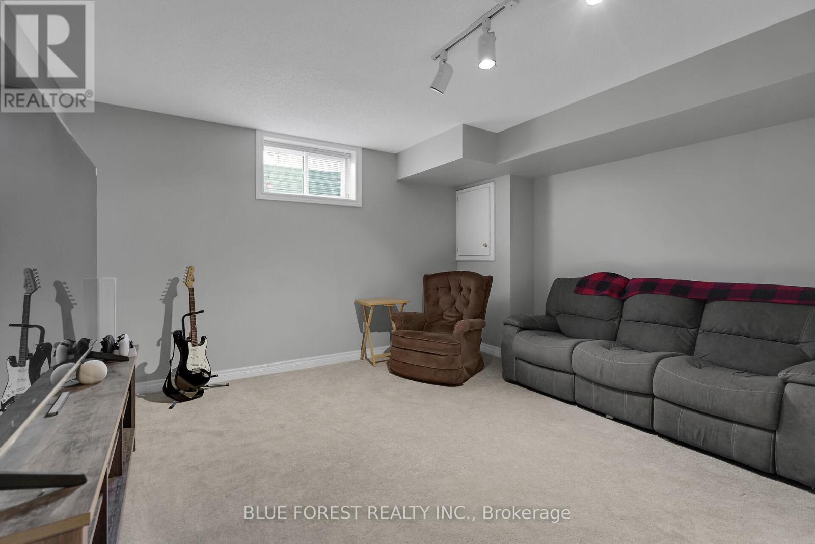 Entertainment Room 2 - 3 - 410 Ambleside Drive, London North (North A), ON - Indoor Photo Showing Other Room