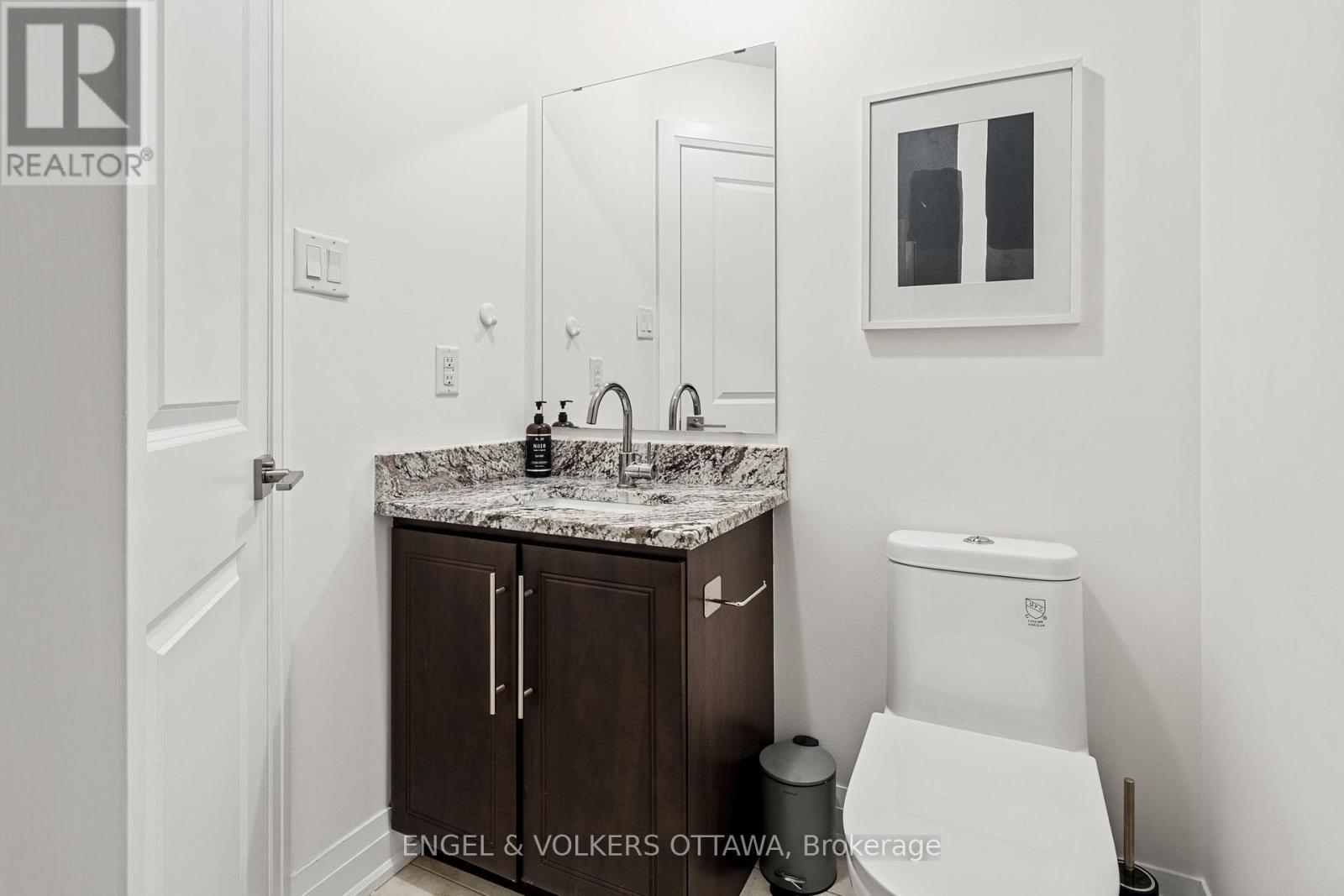 1137 Rockingham Avenue, Ottawa, ON - Indoor Photo Showing Bathroom