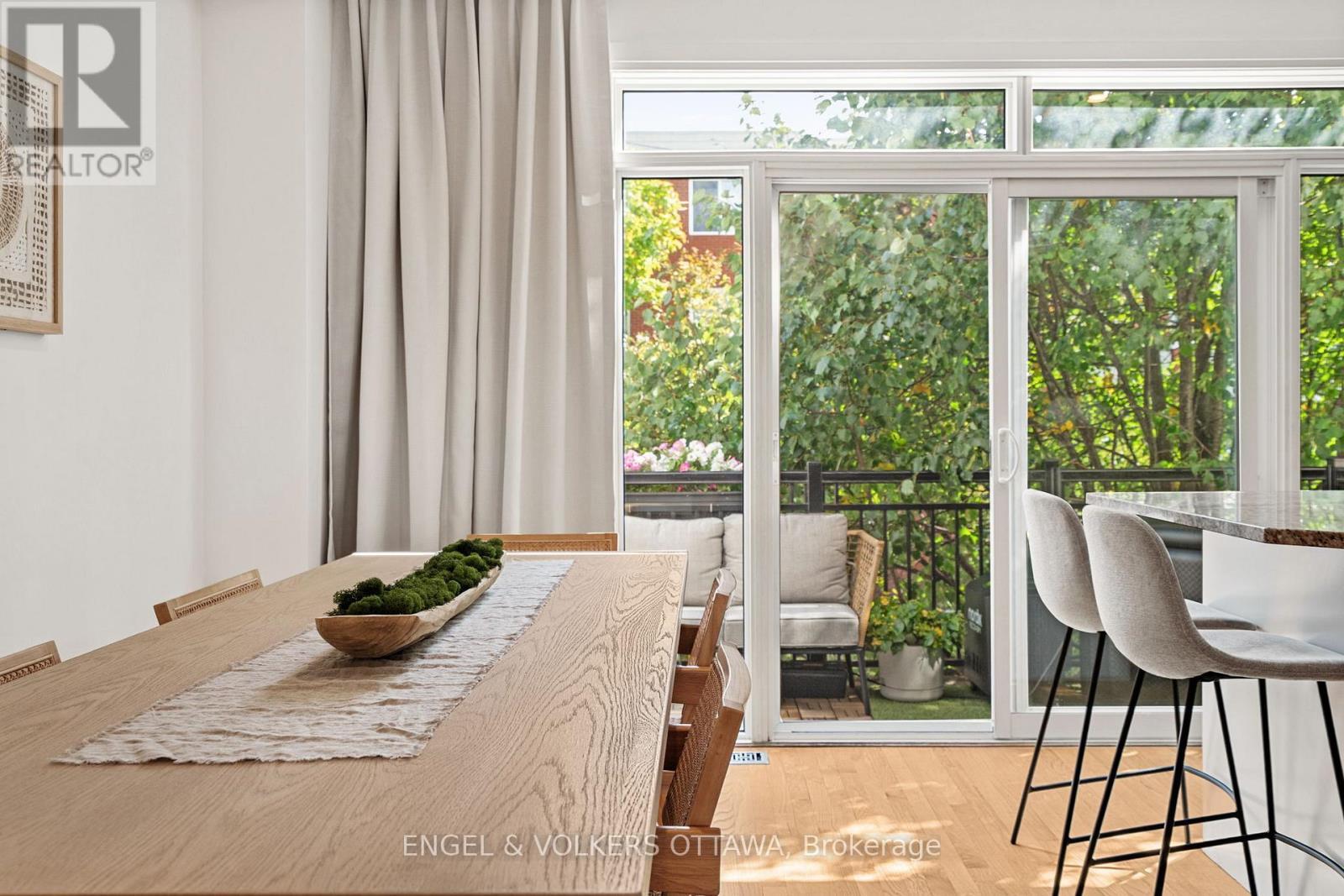 1137 Rockingham Avenue, Ottawa, ON - Indoor Photo Showing Dining Room