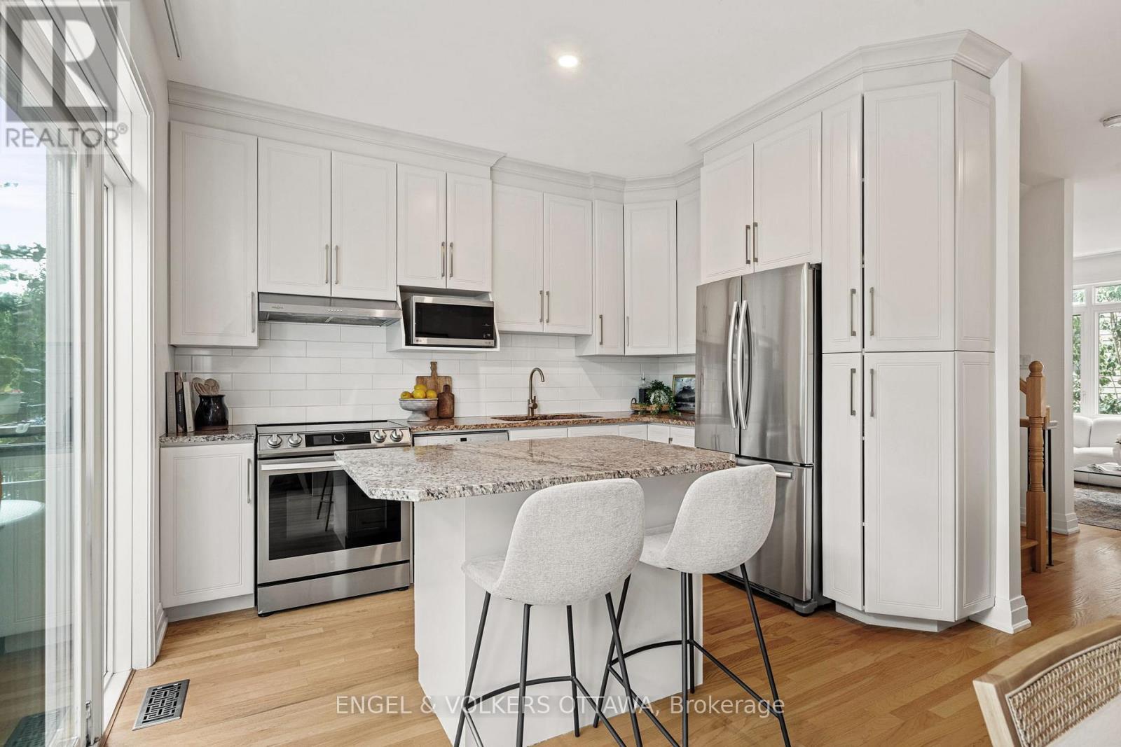 1137 Rockingham Avenue, Ottawa, ON - Indoor Photo Showing Kitchen With Stainless Steel Kitchen With Upgraded Kitchen
