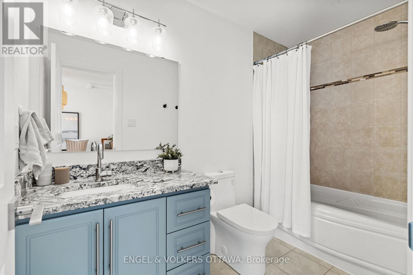 1137 Rockingham Avenue, Ottawa, ON - Indoor Photo Showing Bathroom