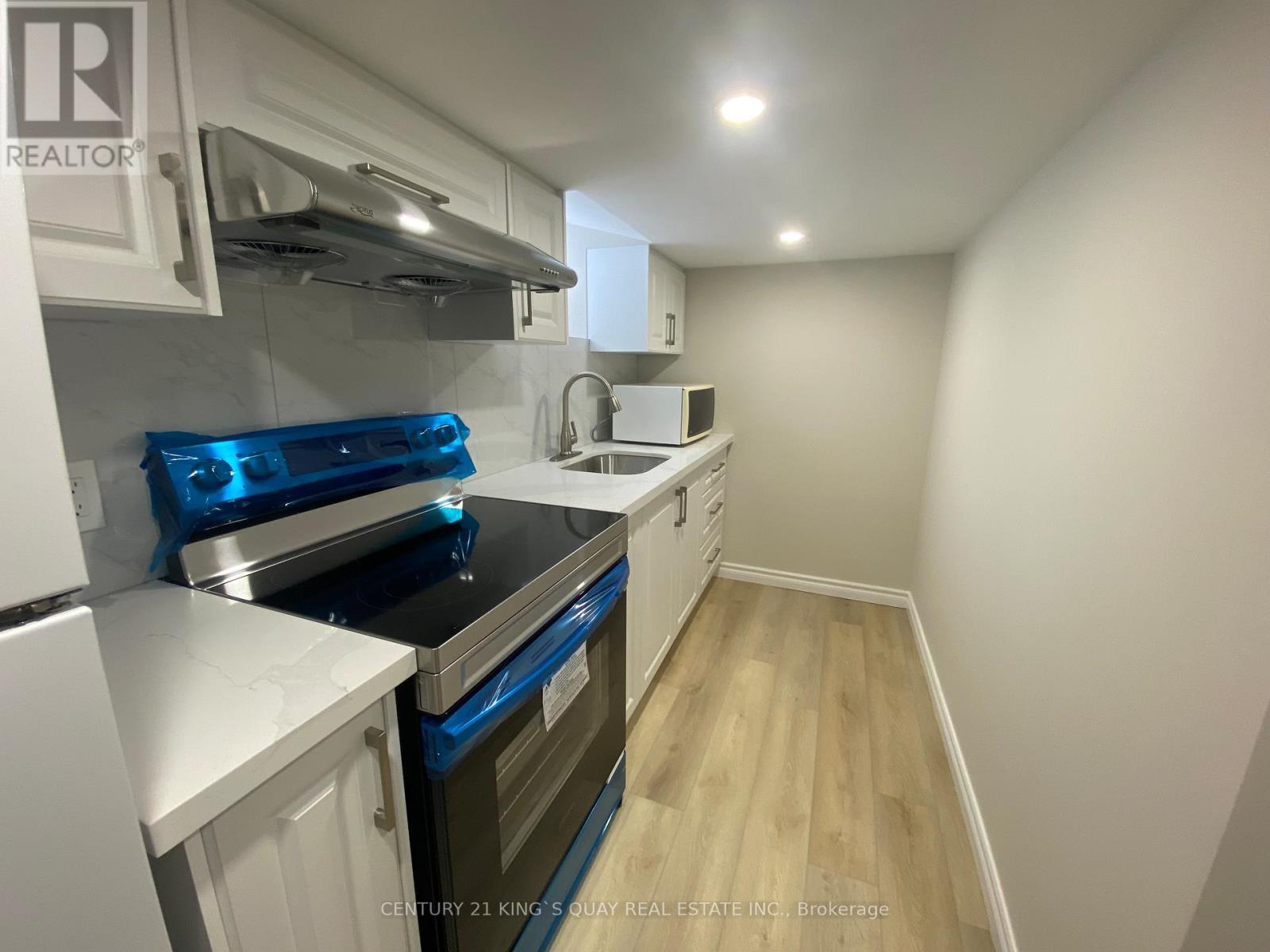 Lower - 54 Shilton Road, Toronto, ON - Indoor Photo Showing Kitchen