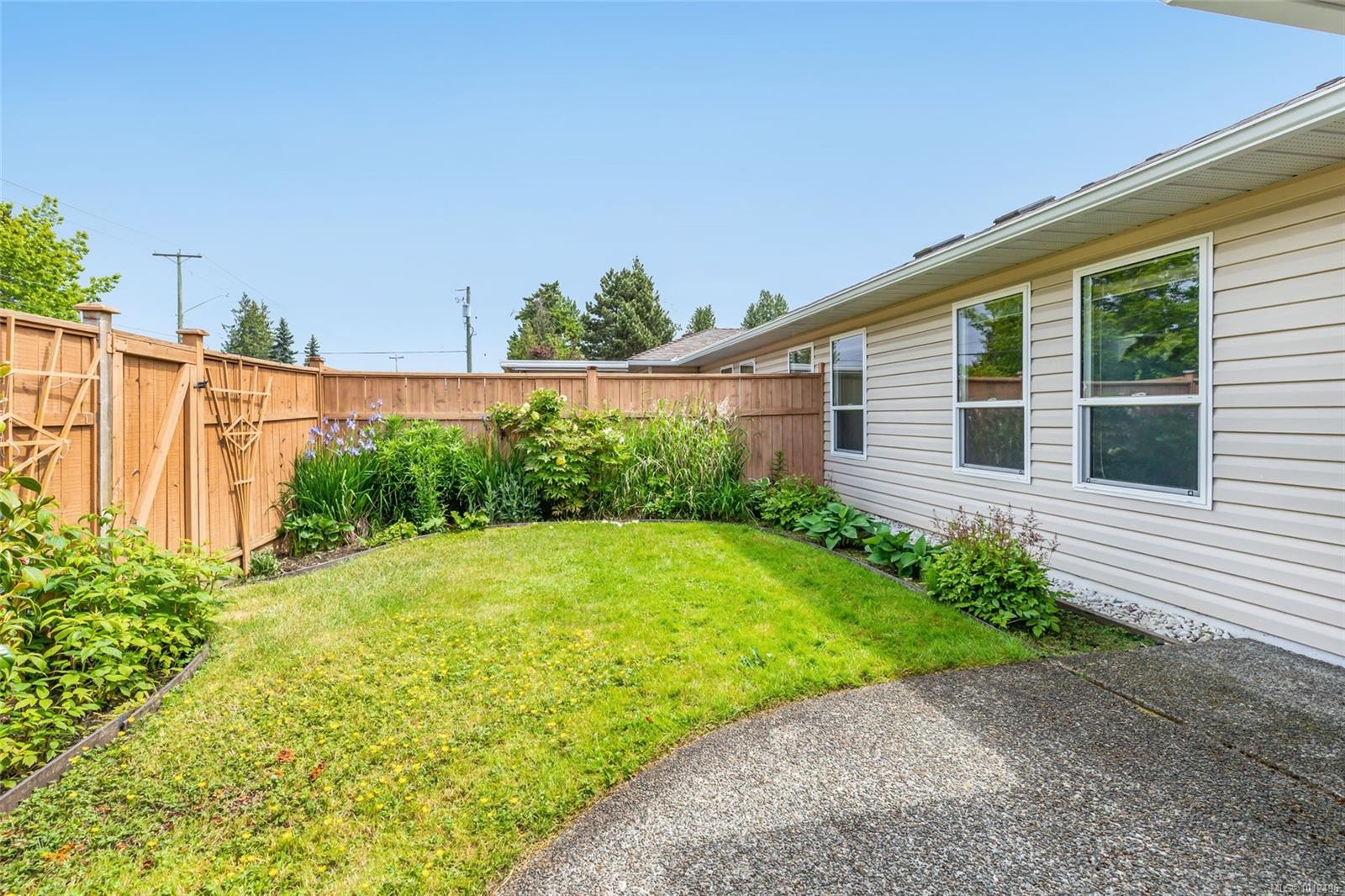 103-240 Stanford Ave East, Parksville, BC