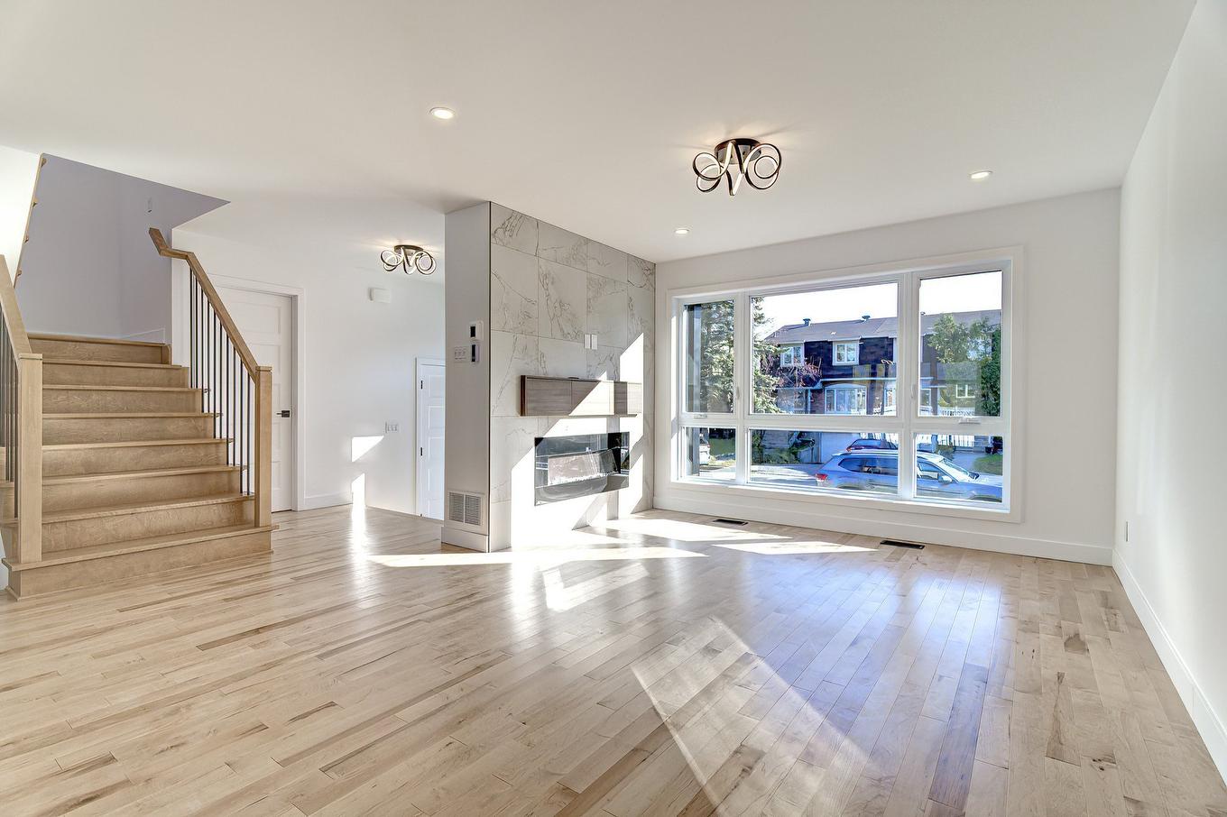 Staircase - 6535 Rue Poitou, Brossard, QC - Indoor