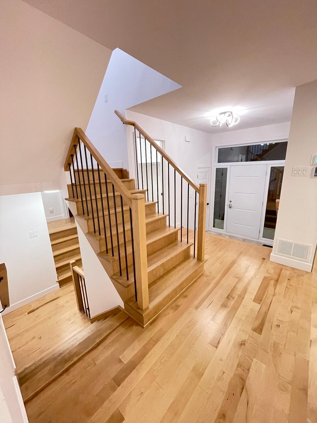 Staircase - 6535 Rue Poitou, Brossard, QC - Indoor Photo Showing Other Room