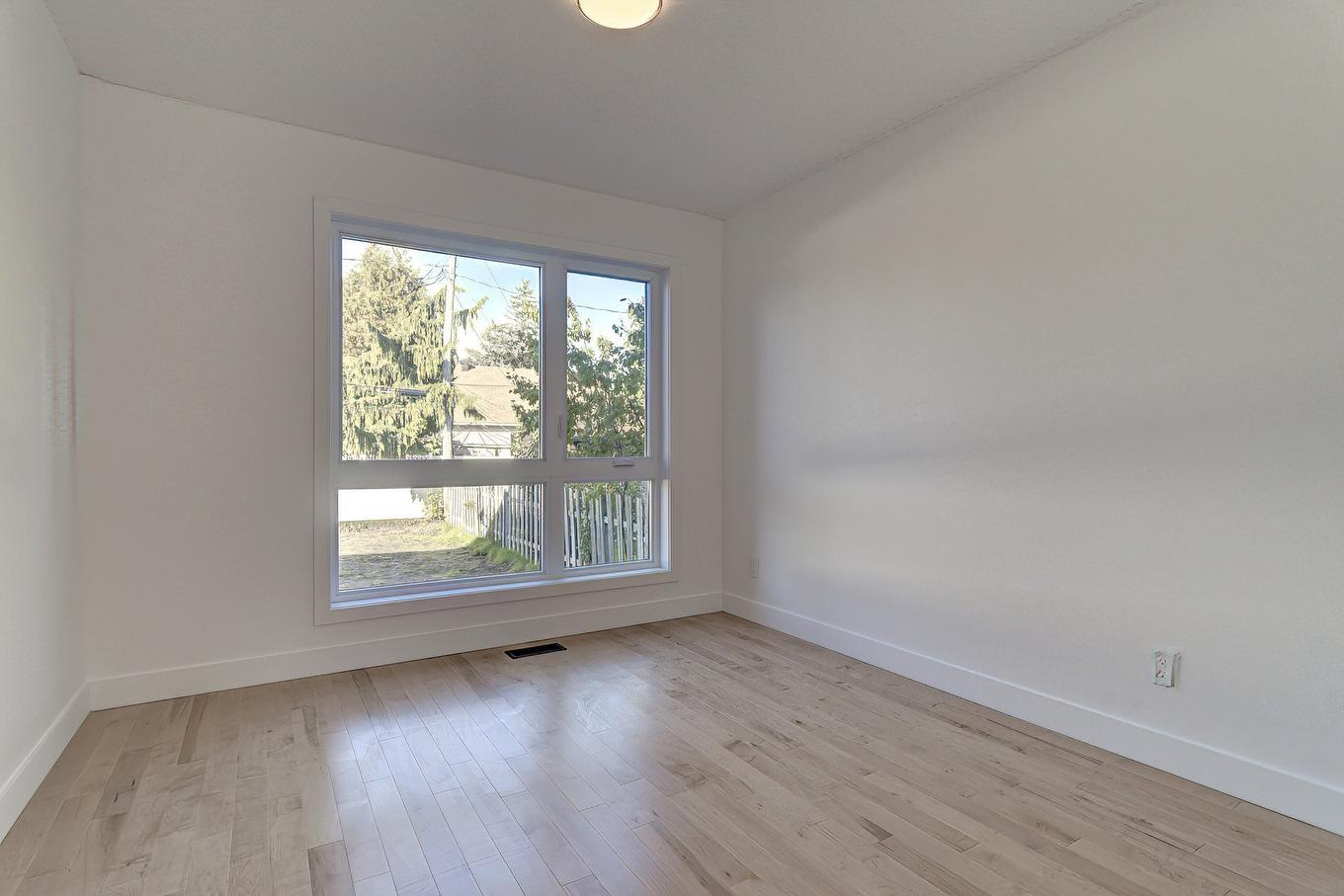 Office - 6535 Rue Poitou, Brossard, QC - Indoor Photo Showing Other Room