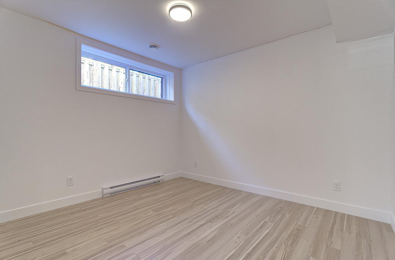 Office - 6535 Rue Poitou, Brossard, QC - Indoor Photo Showing Other Room