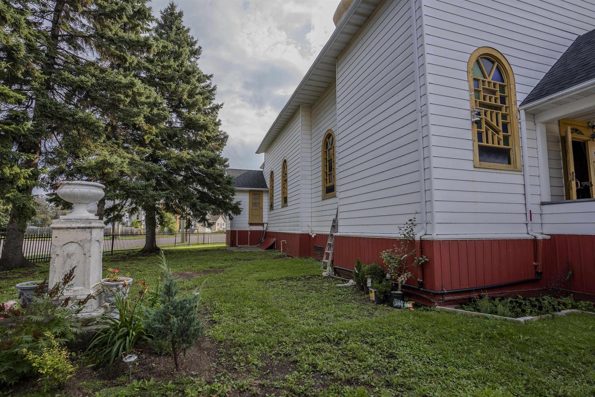 716 Pacific Avenue, Thunder Bay, ON