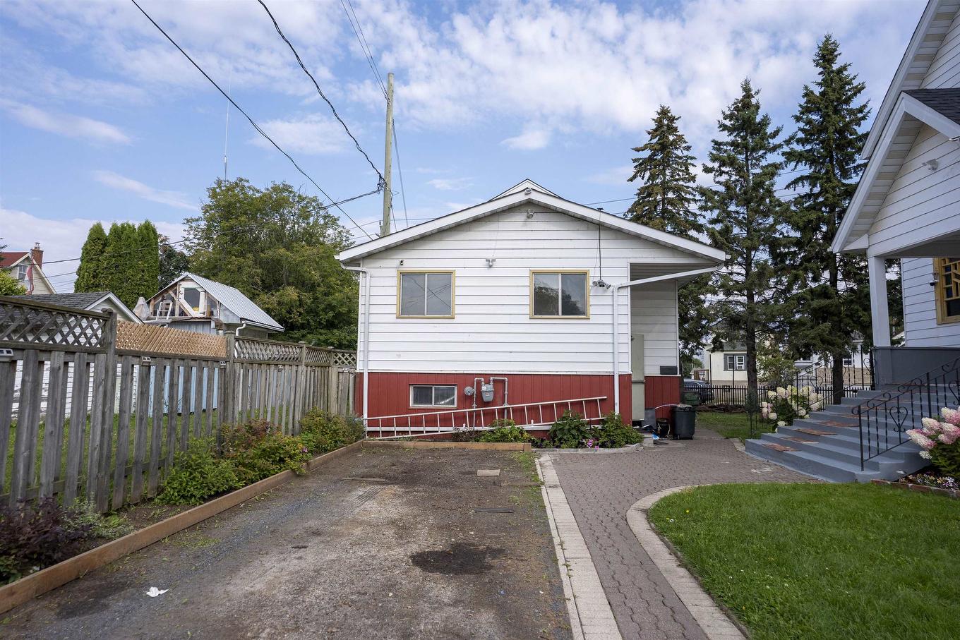 716 Pacific Avenue, Thunder Bay, ON