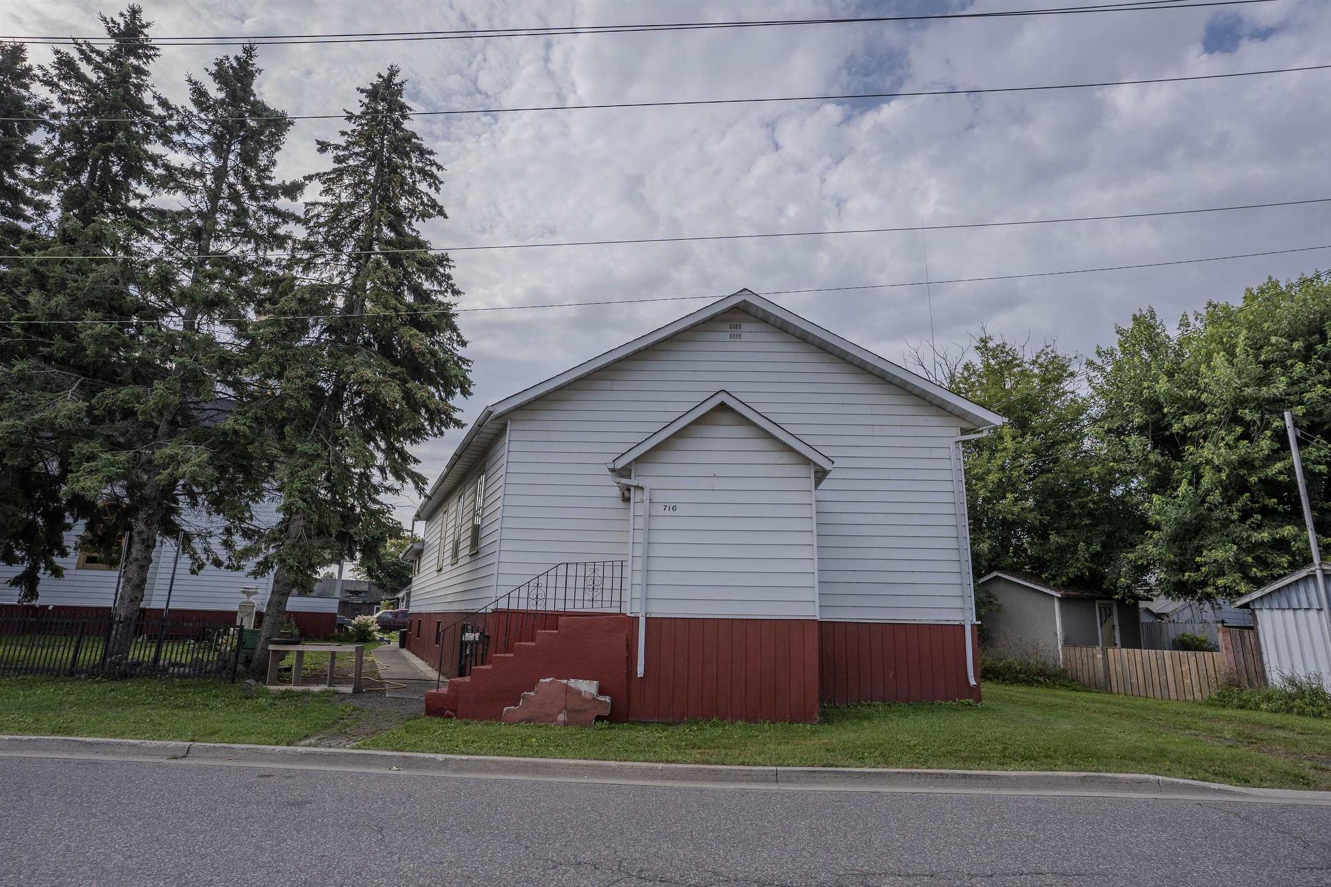716 Pacific Avenue, Thunder Bay, ON