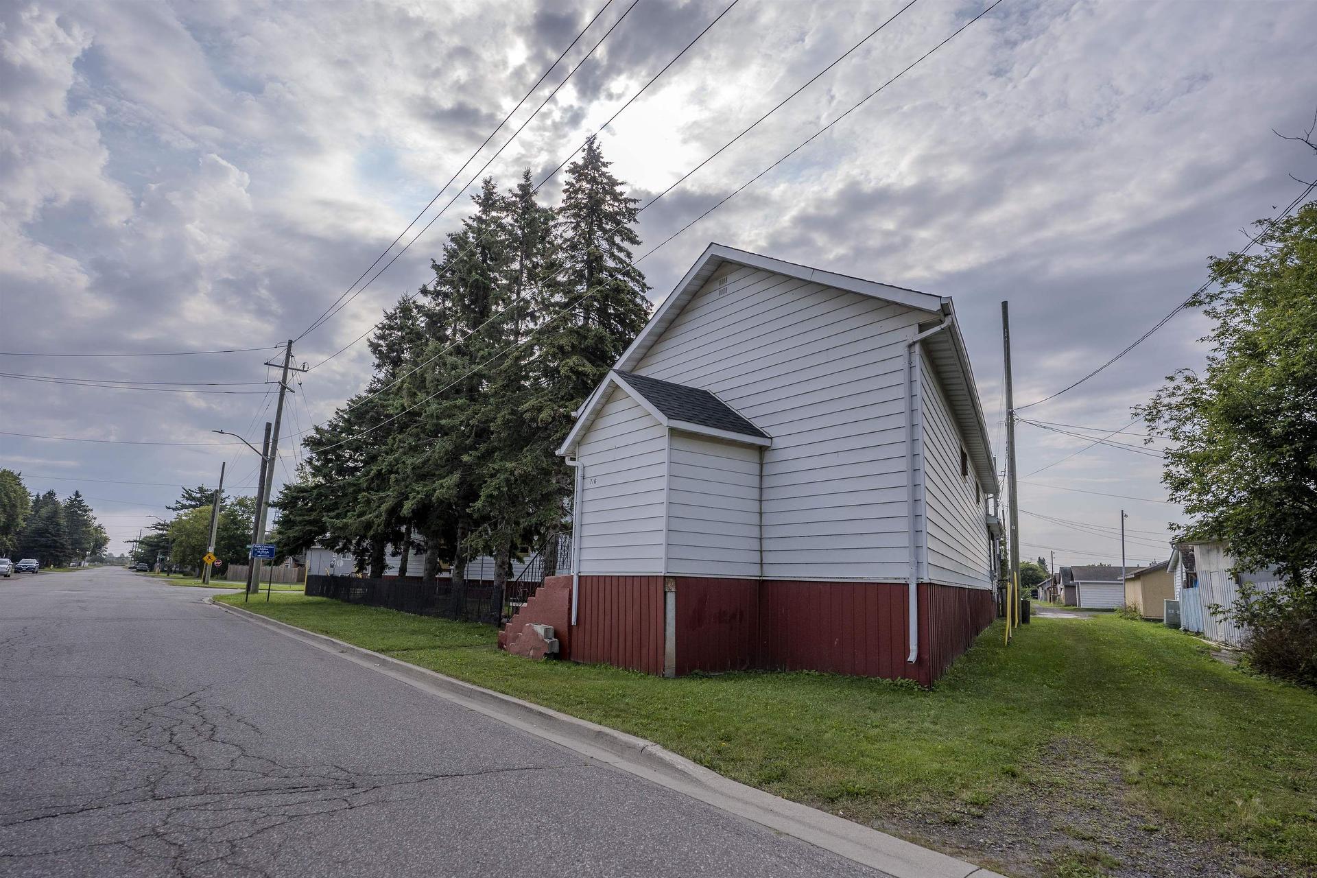 716 Pacific Avenue, Thunder Bay, ON