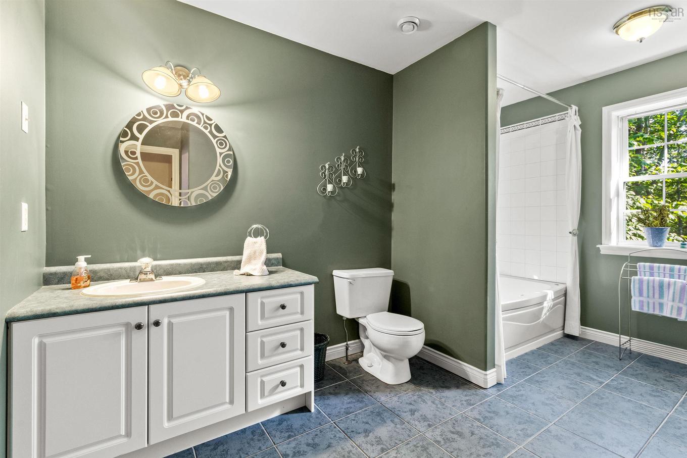 42 Canterbury Lane, Fall River, NS