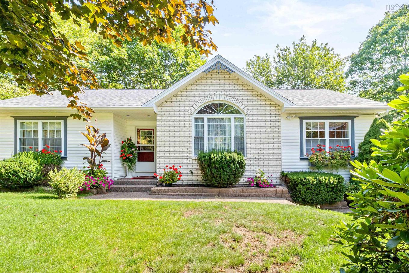 42 Canterbury Lane, Fall River, NS