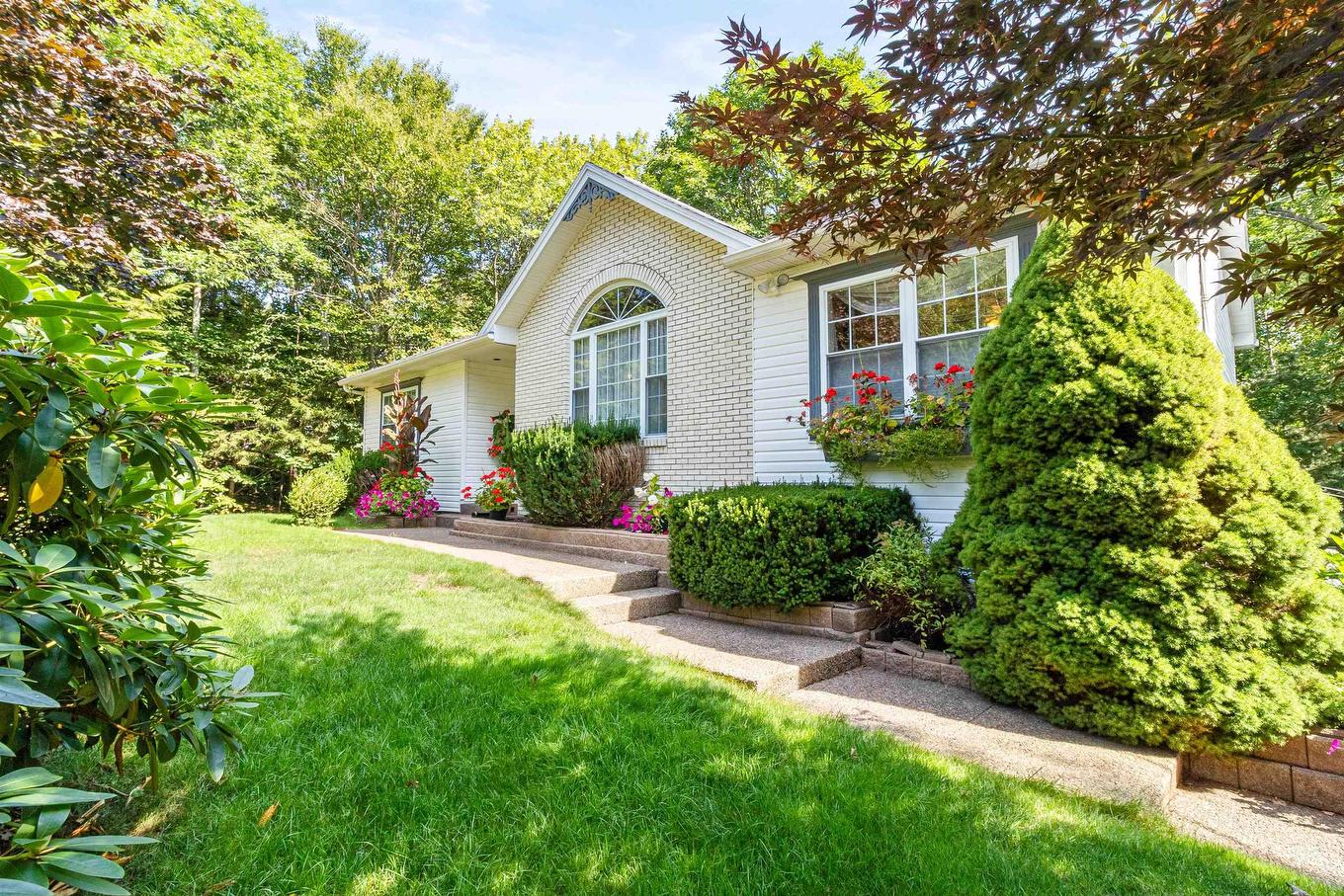 42 Canterbury Lane, Fall River, NS