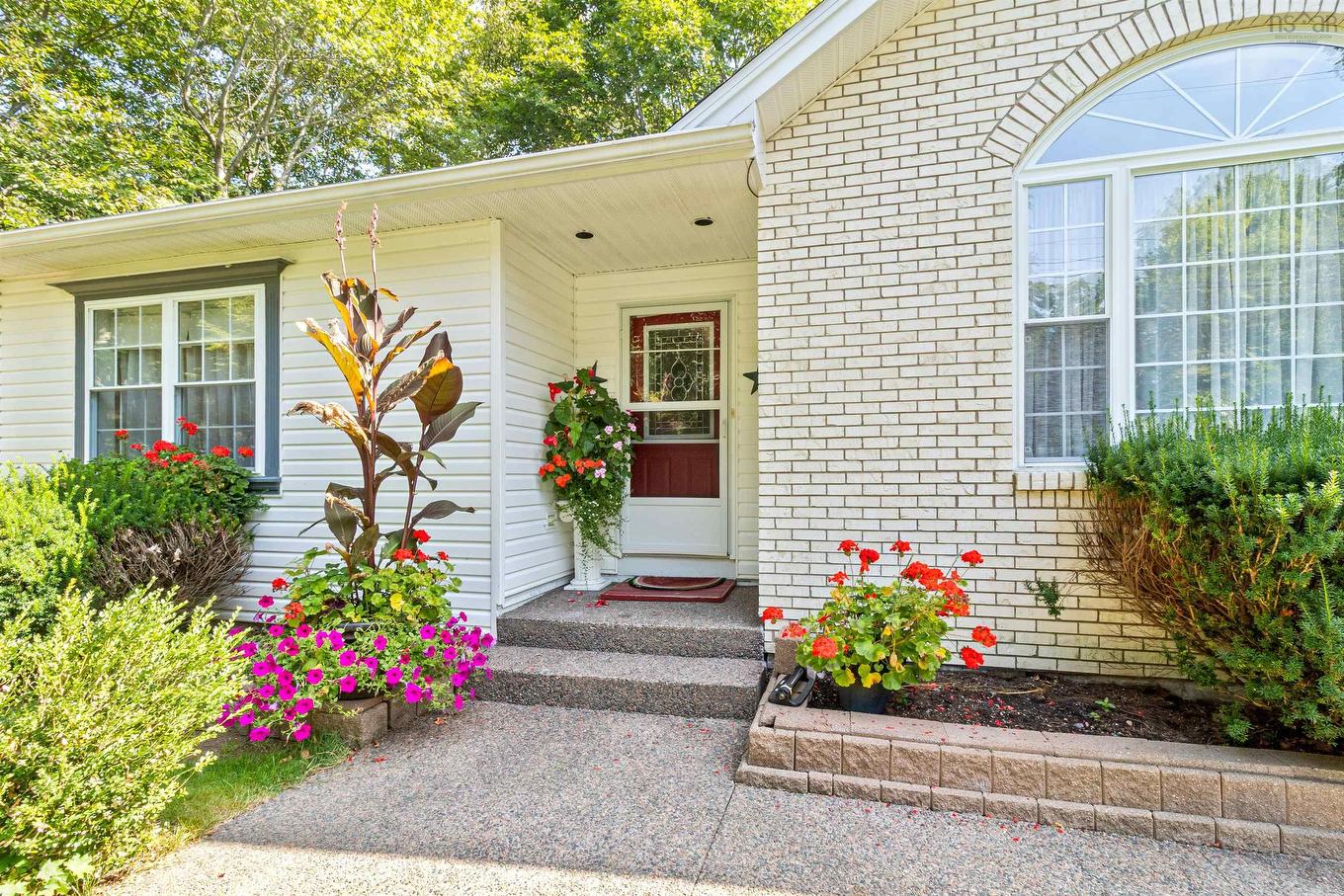 42 Canterbury Lane, Fall River, NS