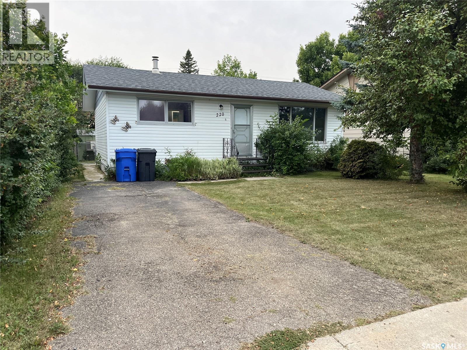 220 Knobel Street, Foam Lake, SK - Outdoor