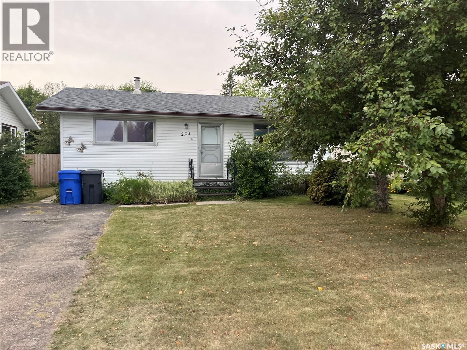 220 Knobel Street, Foam Lake, SK - Outdoor