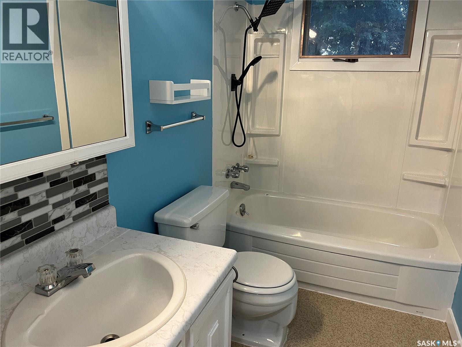220 Knobel Street, Foam Lake, SK - Indoor Photo Showing Bathroom