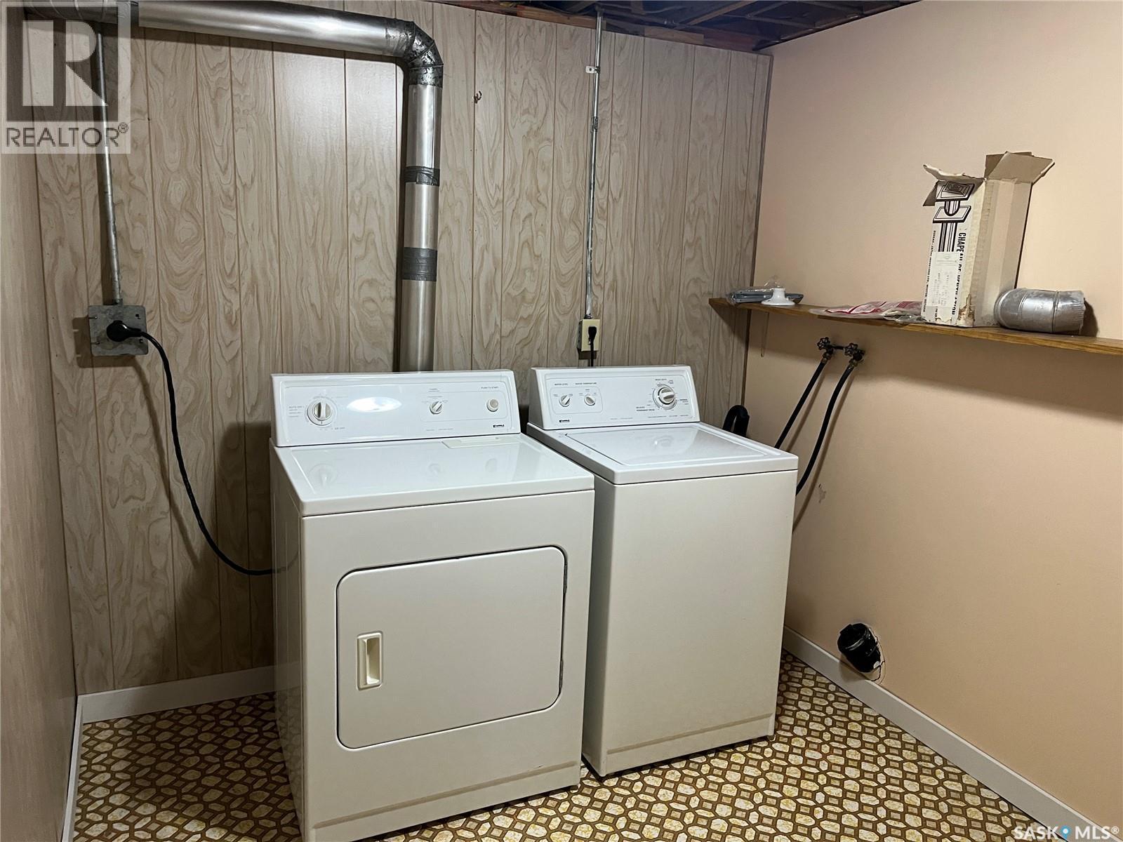 220 Knobel Street, Foam Lake, SK - Indoor Photo Showing Laundry Room