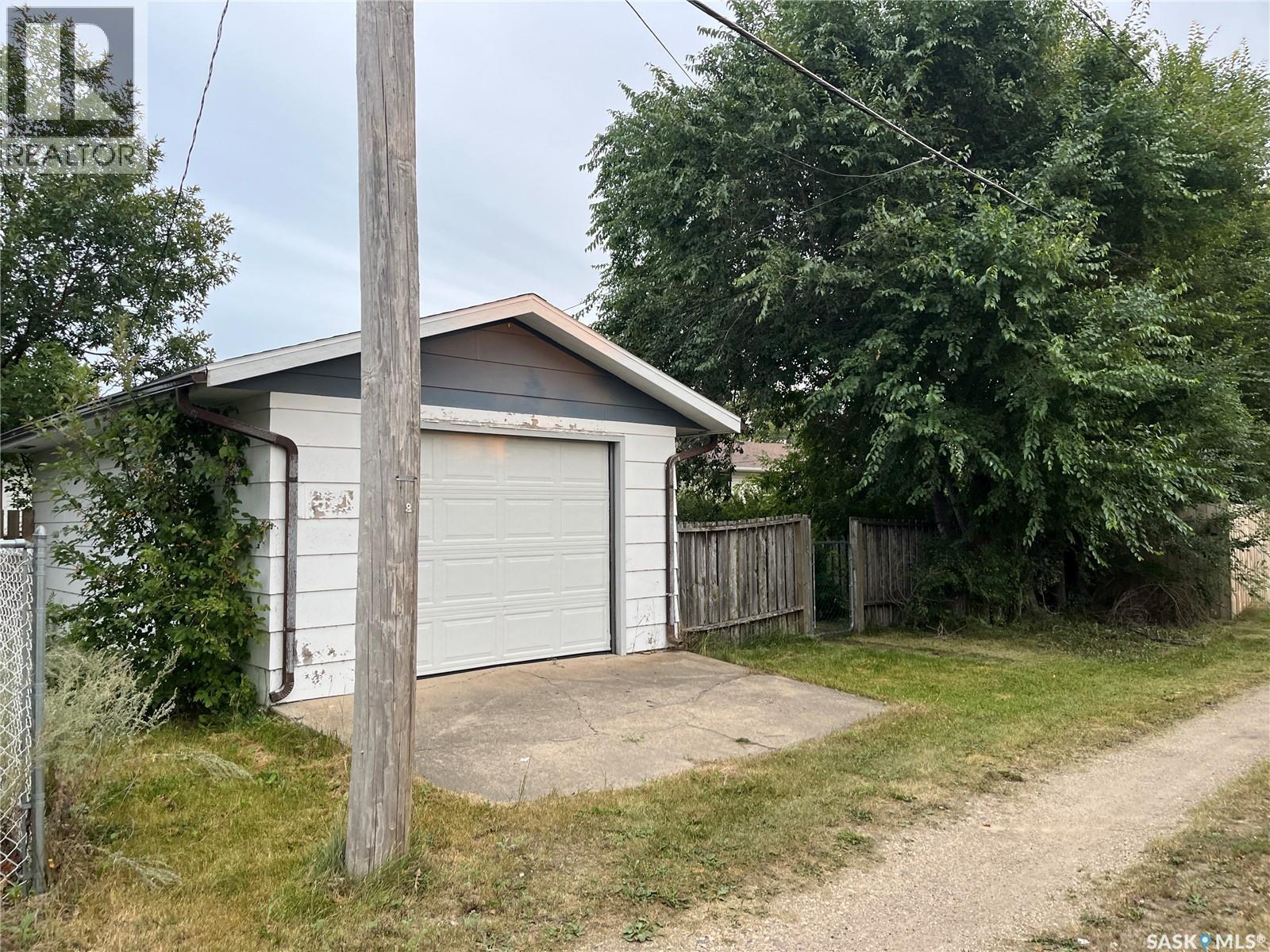 220 Knobel Street, Foam Lake, SK - Outdoor