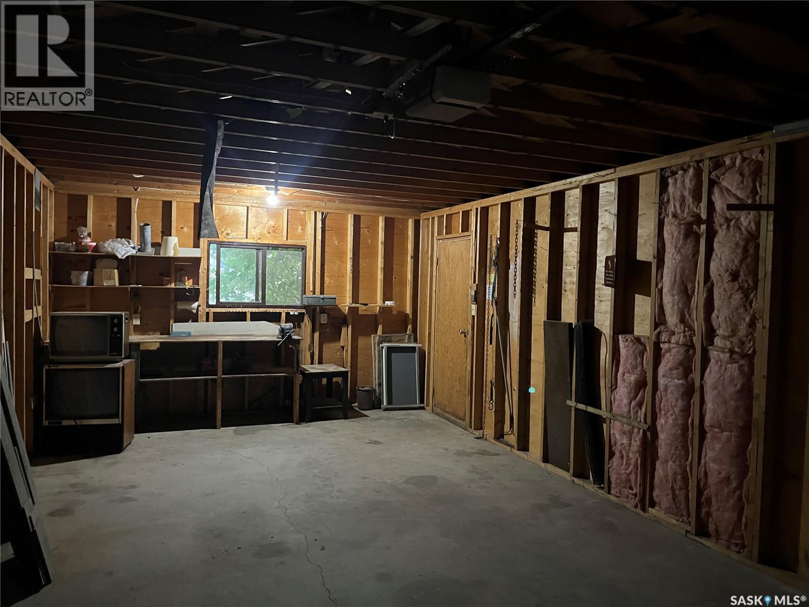 220 Knobel Street, Foam Lake, SK - Indoor