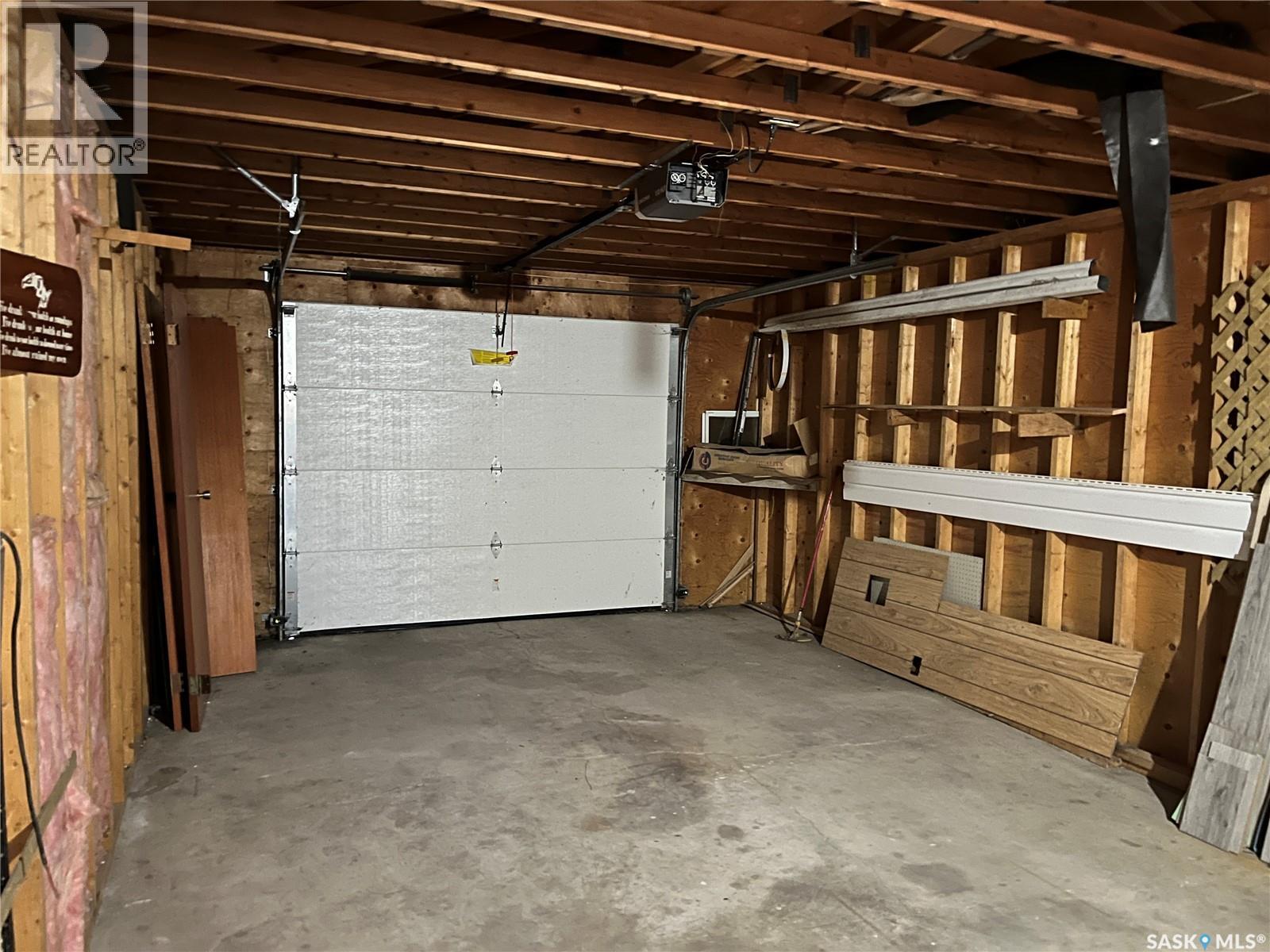 220 Knobel Street, Foam Lake, SK - Indoor Photo Showing Garage