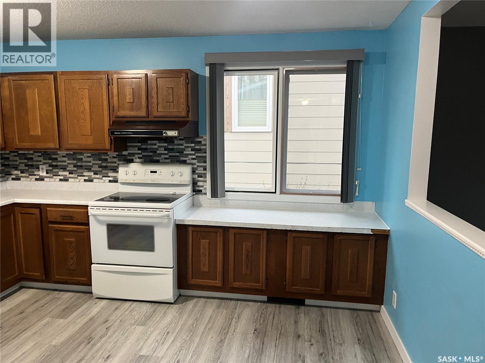 220 Knobel Street, Foam Lake, SK - Indoor Photo Showing Kitchen