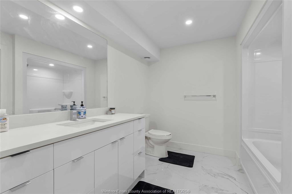 13 Eagle Street, Leamington, ON