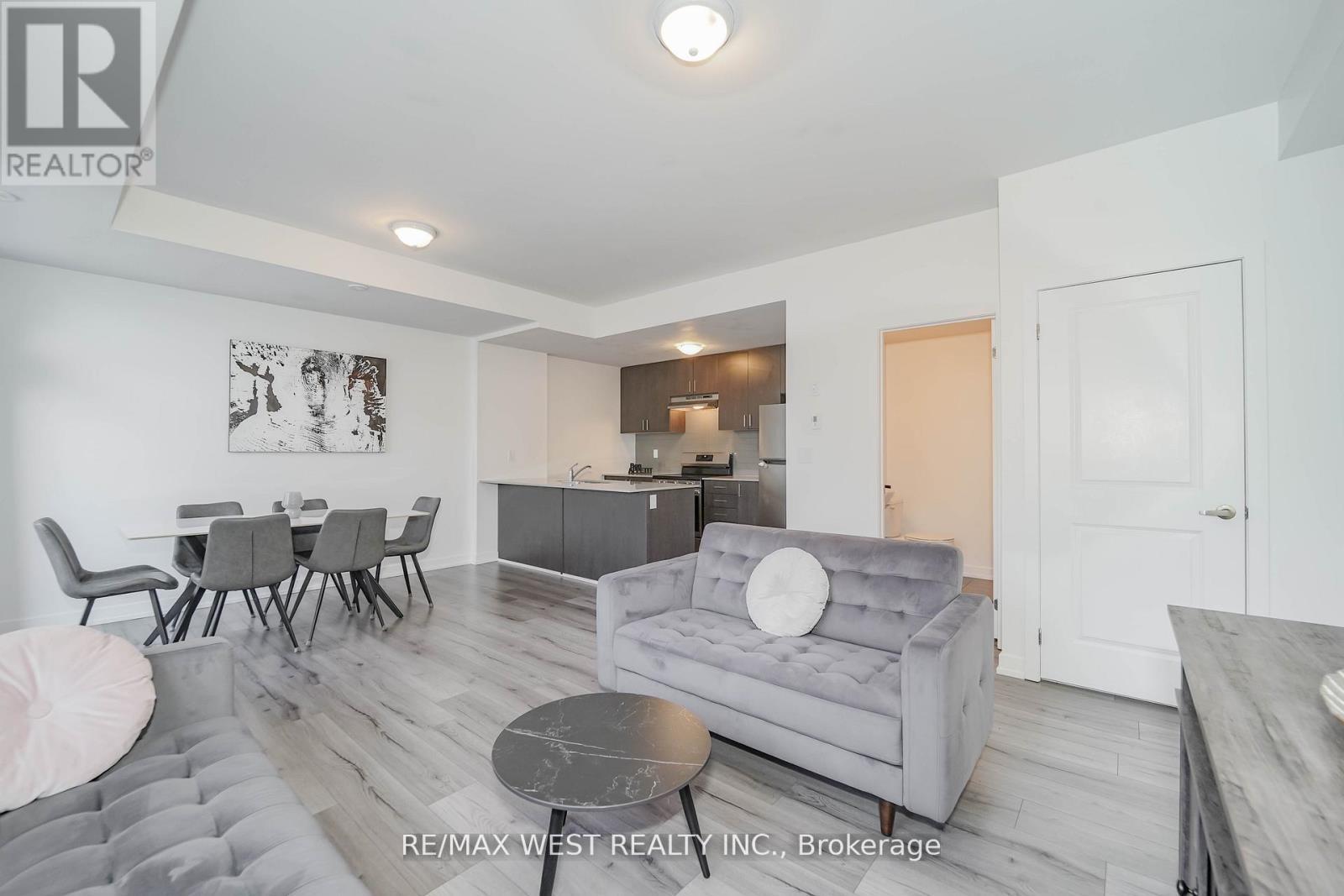 1001 - 1655 Palmers Sawmill Road, Pickering, ON - Indoor Photo Showing Living Room