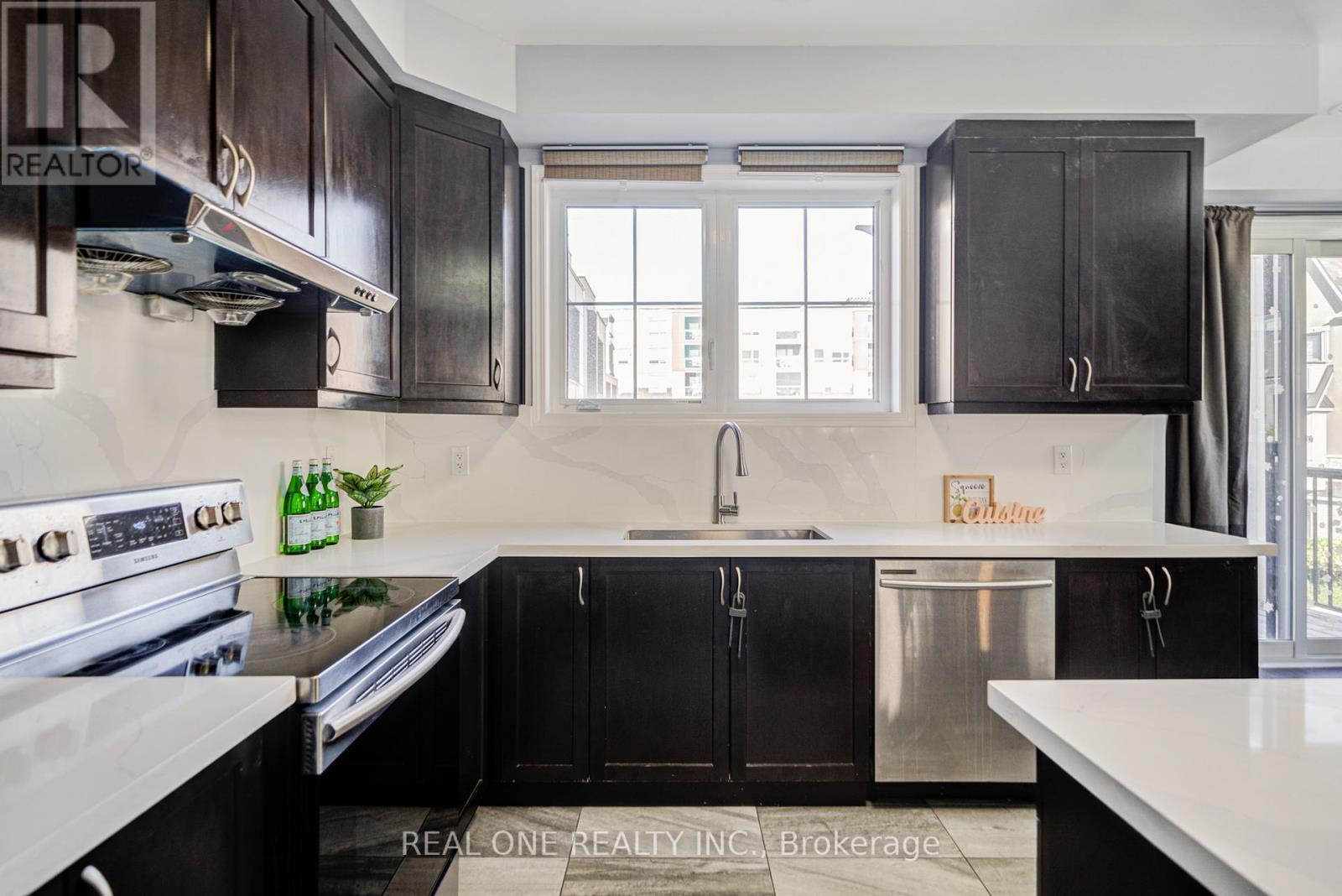 18 Thomas Swanson Street, Markham, ON - Indoor Photo Showing Kitchen