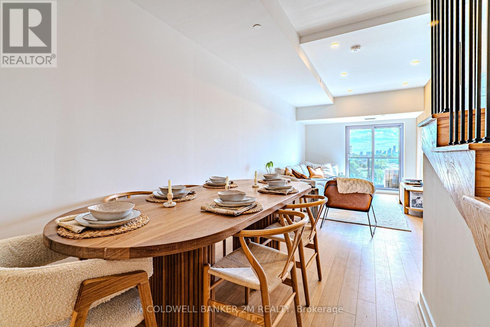 817 - 2433 Dufferin Street, Toronto (Briar Hill-Belgravia), ON - Indoor Photo Showing Dining Room