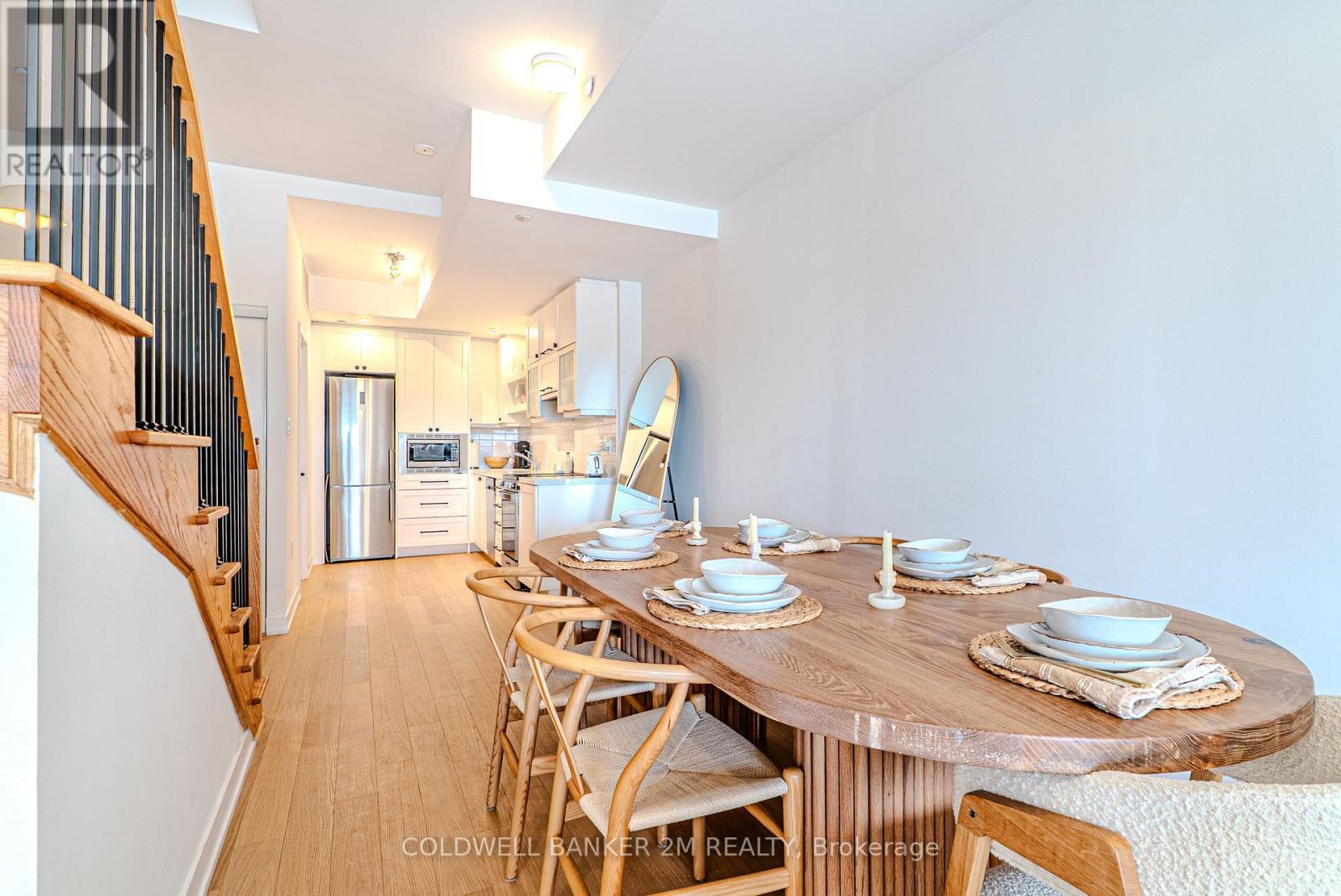 817 - 2433 Dufferin Street, Toronto (Briar Hill-Belgravia), ON - Indoor Photo Showing Dining Room