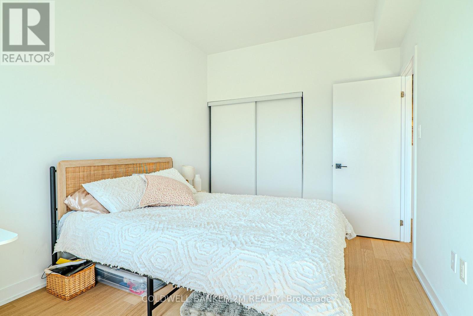 817 - 2433 Dufferin Street, Toronto (Briar Hill-Belgravia), ON - Indoor Photo Showing Bedroom