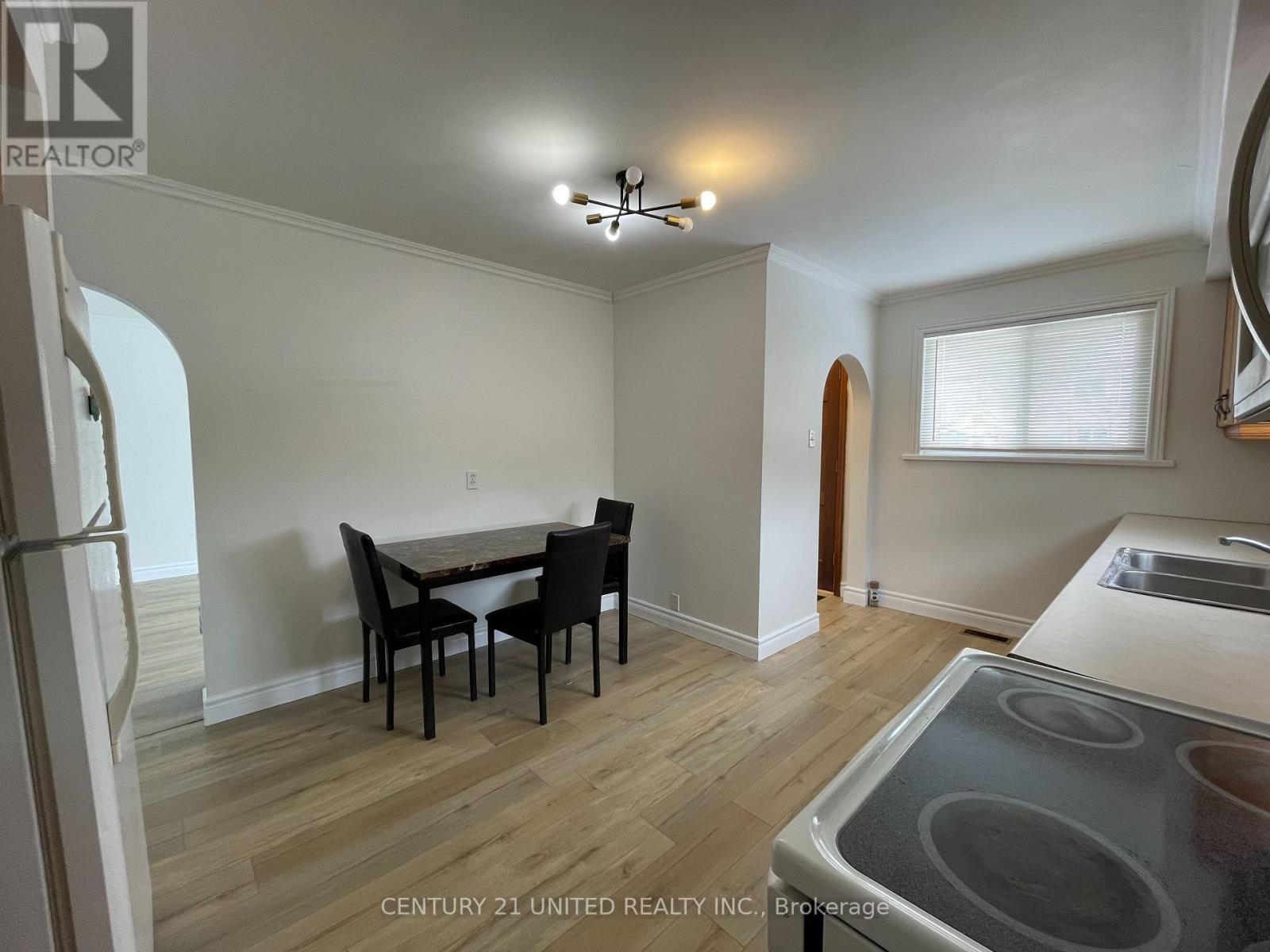 Upper - 431 O'Connell Road, Peterborough (Otonabee Ward 1), ON - Indoor Photo Showing Kitchen With Double Sink