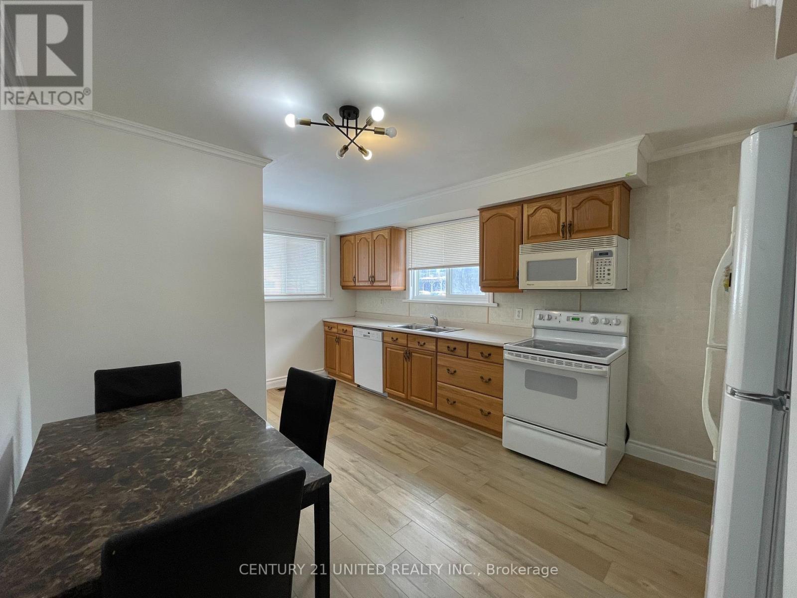 Upper - 431 O'Connell Road, Peterborough (Otonabee Ward 1), ON - Indoor Photo Showing Kitchen With Double Sink