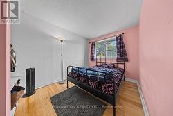 Good sized bedroom -