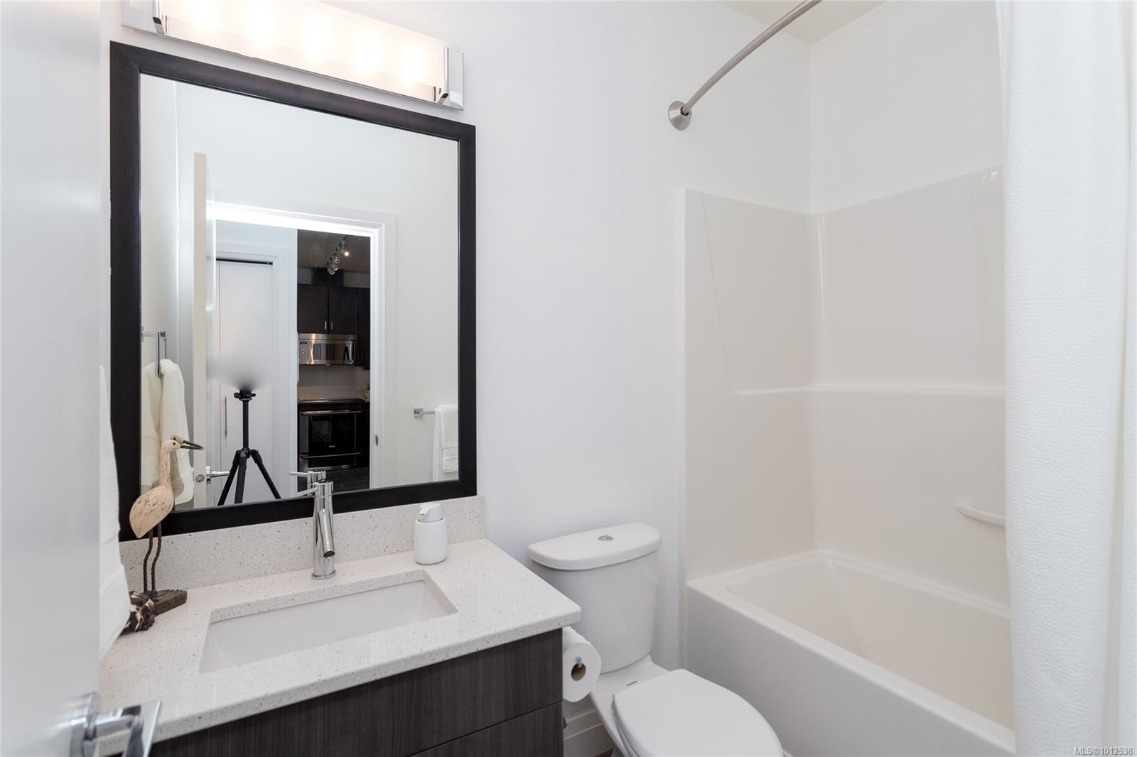 415-1145 Sikorsky Rd, Langford, BC - Indoor Photo Showing Bathroom