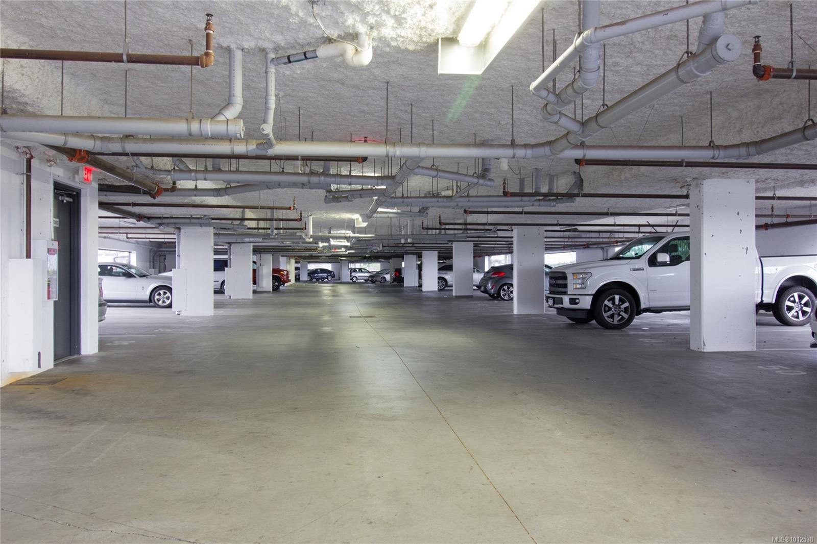 415-1145 Sikorsky Rd, Langford, BC - Indoor Photo Showing Garage