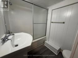 Unit 3 - Bathroom -