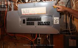 100 amp breakers -