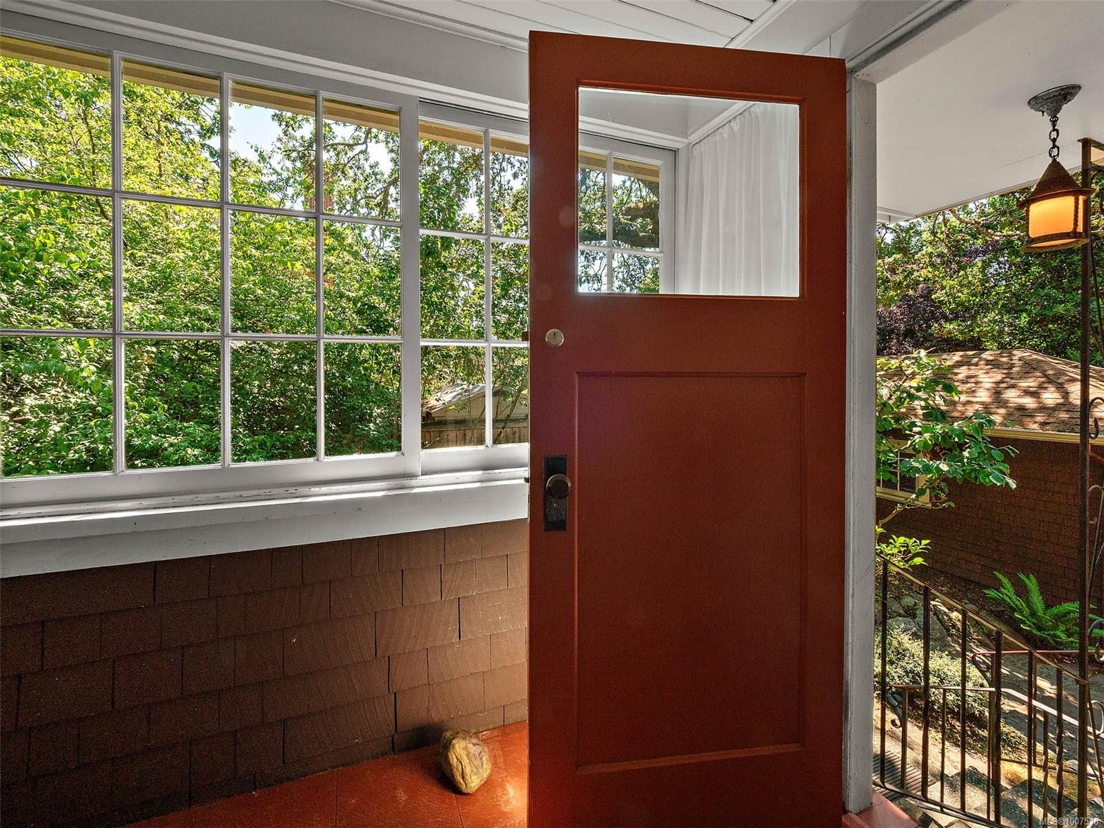 1353 Craigdarroch Rd, Victoria, BC