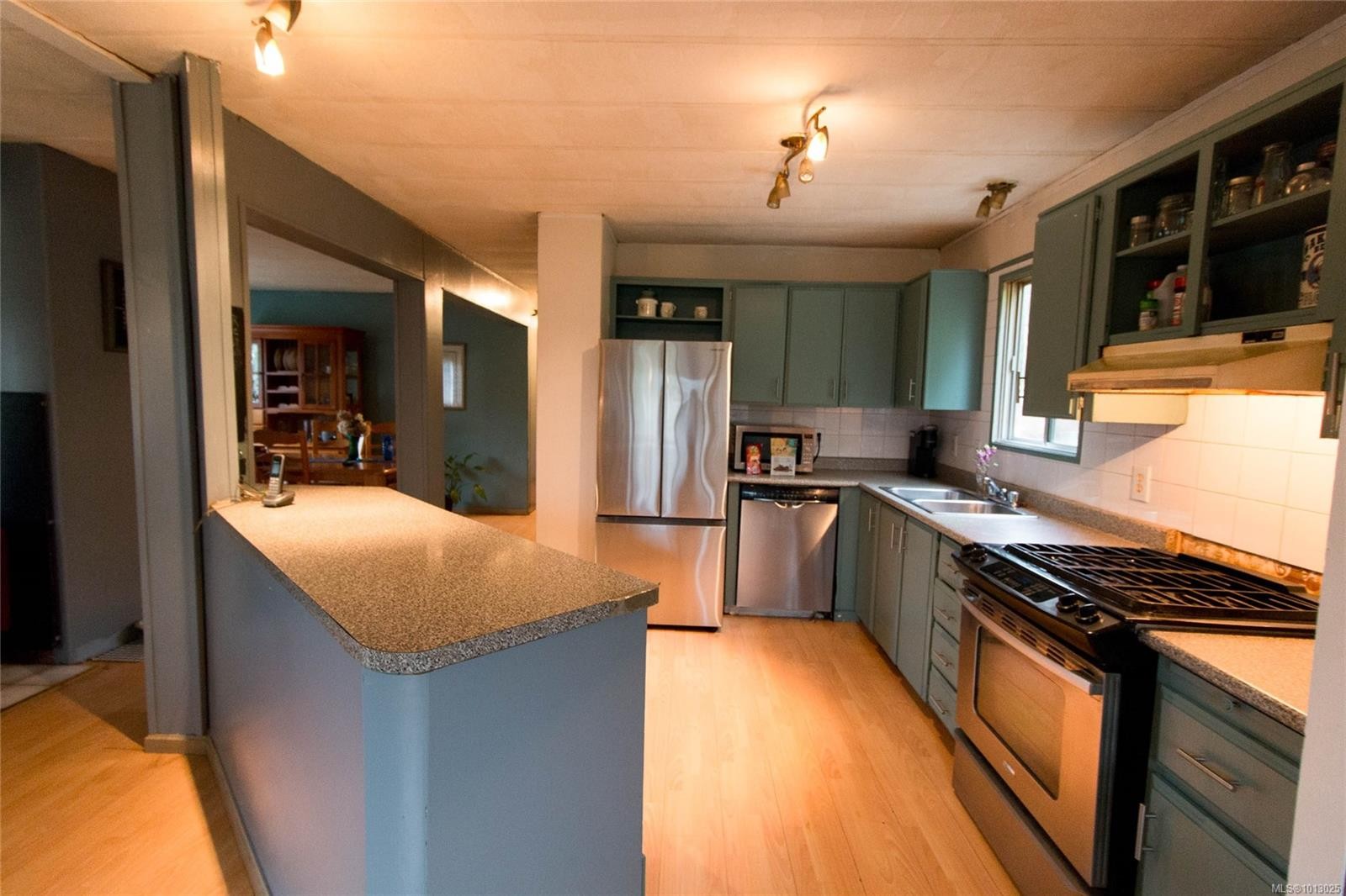 6573 Mystery Beach Rd, Fanny Bay, BC