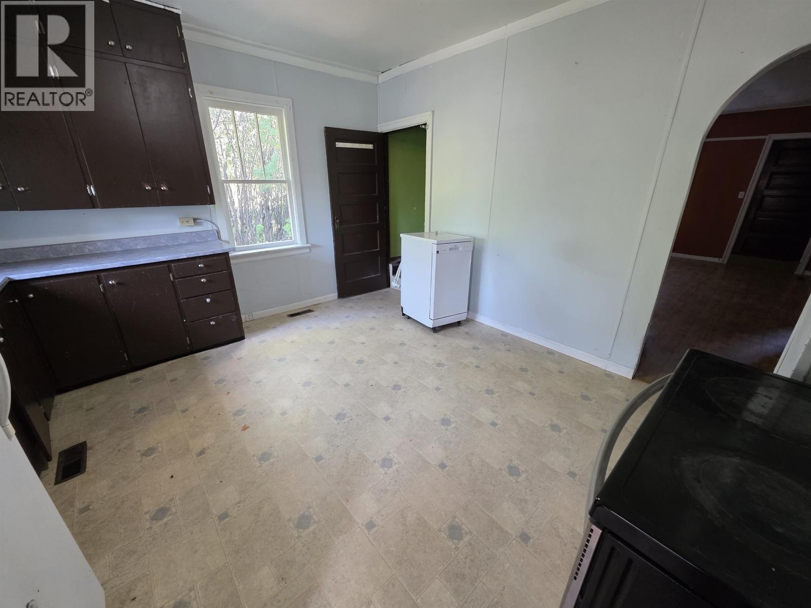 9823 E Birch Avenue, Taylor, BC - Indoor