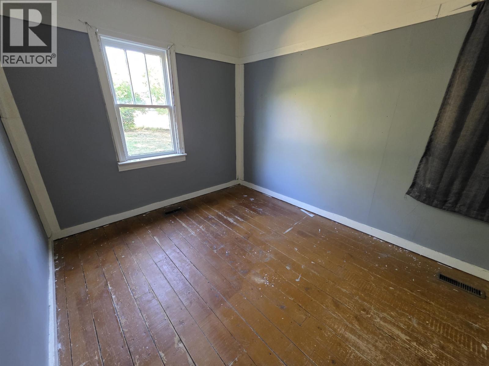 9823 E Birch Avenue, Taylor, BC - Indoor Photo Showing Other Room