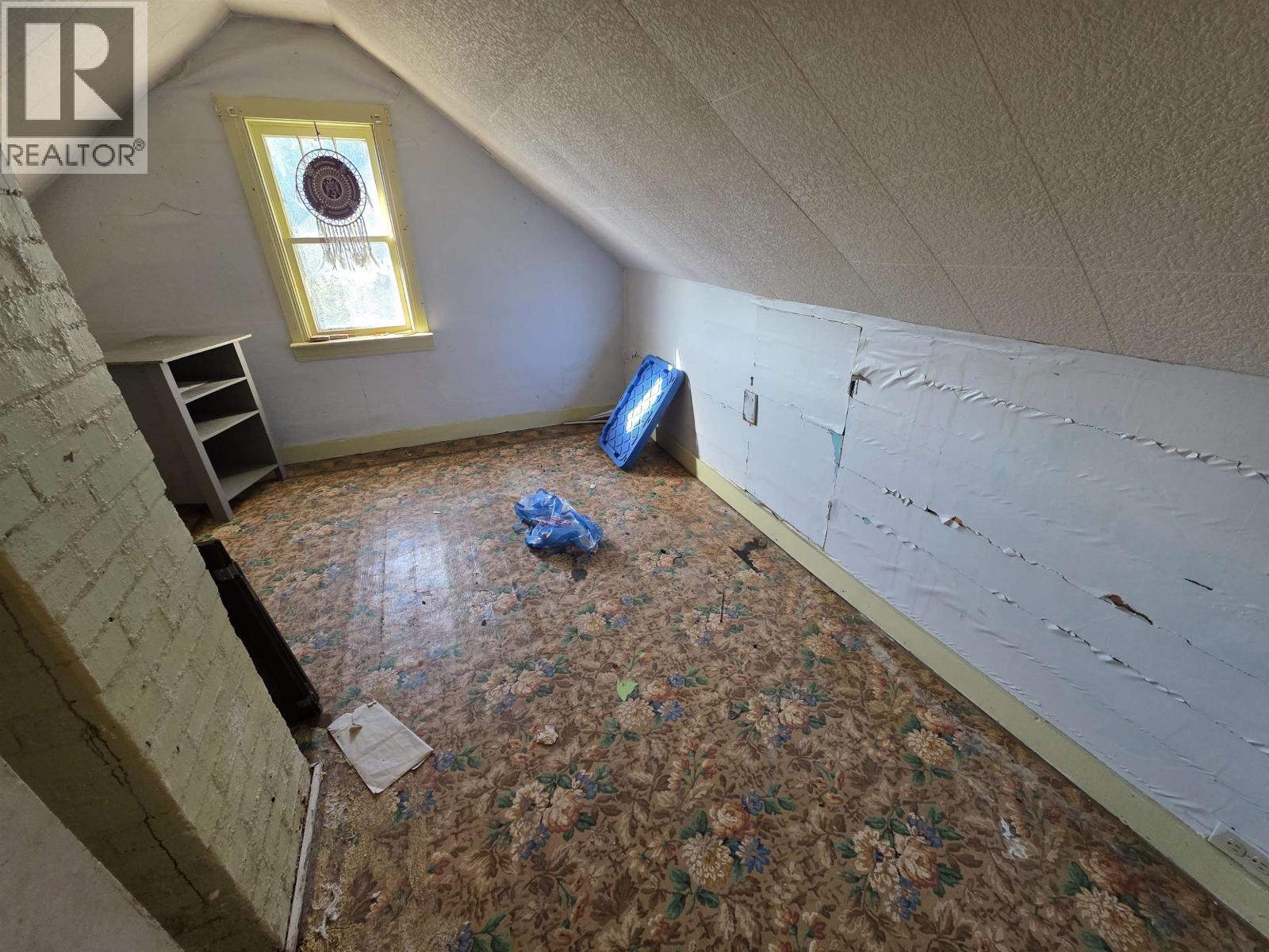 9823 E Birch Avenue, Taylor, BC - Indoor