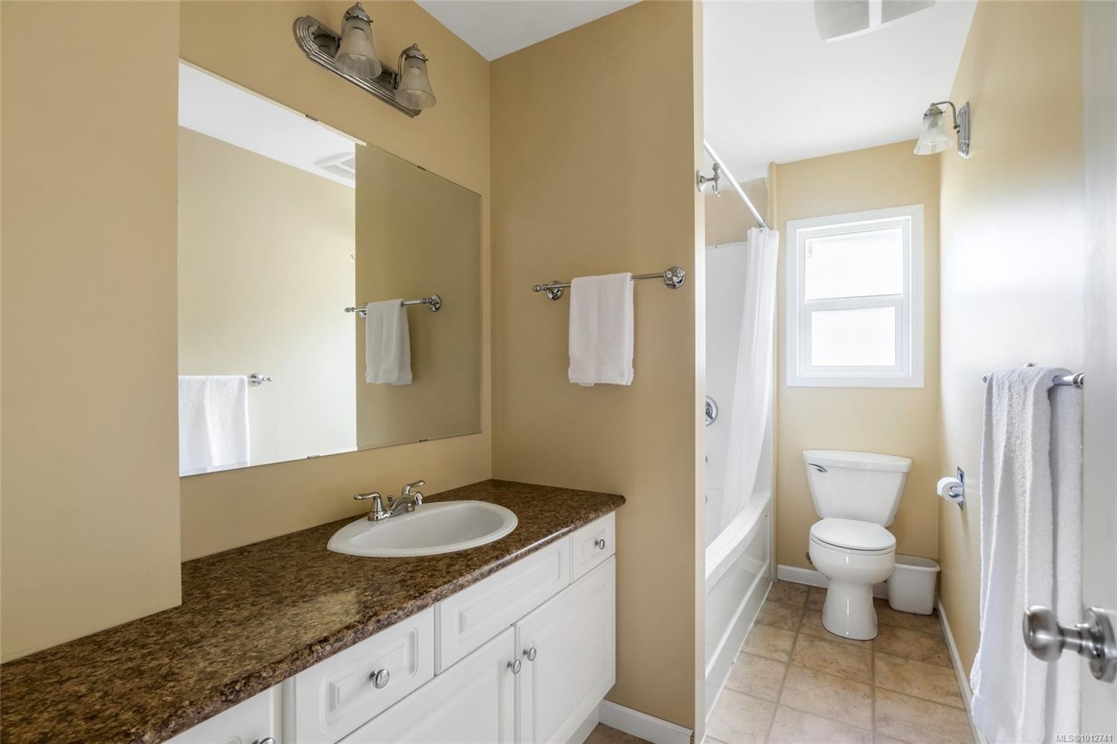 1512 Adelaide St, Crofton, BC